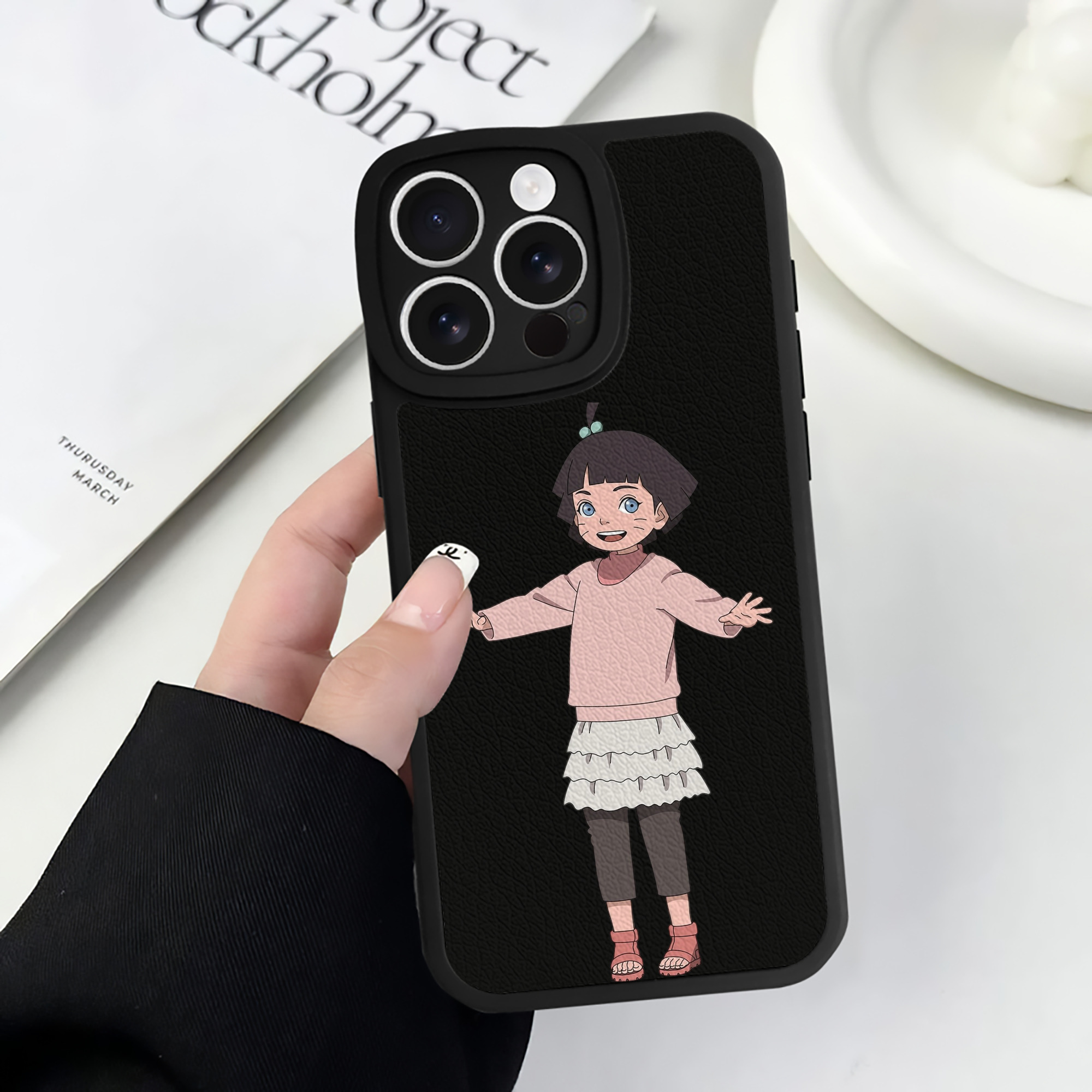 （画像用） NARUTO -ナルト- うずまき ヒマワリ Uzumaki Himawari 【iPhone 16シリーズ対応】シリコンスマホケース（レザー調） 材質：シリコン